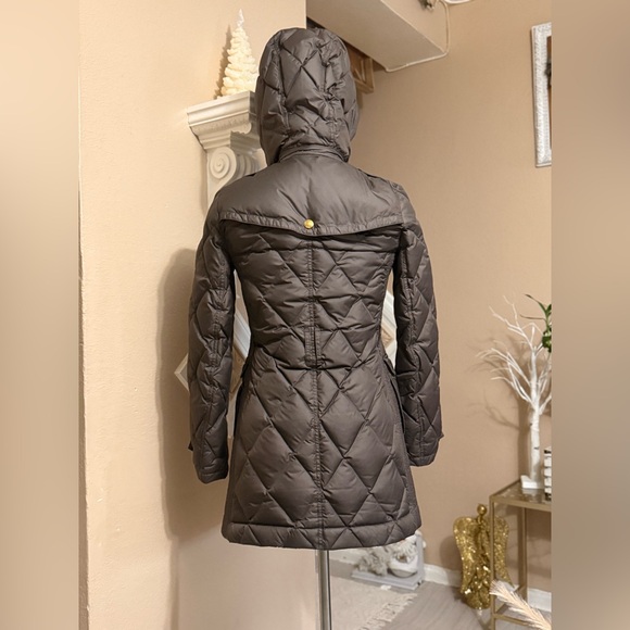 Burberry Quilted Brown Puffer Jacket - Picture 3 of 17